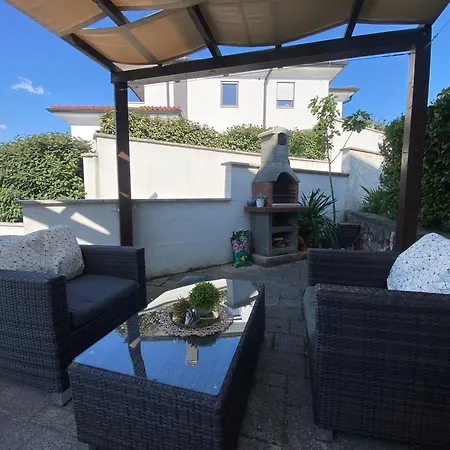 Apartment Paris Njivice